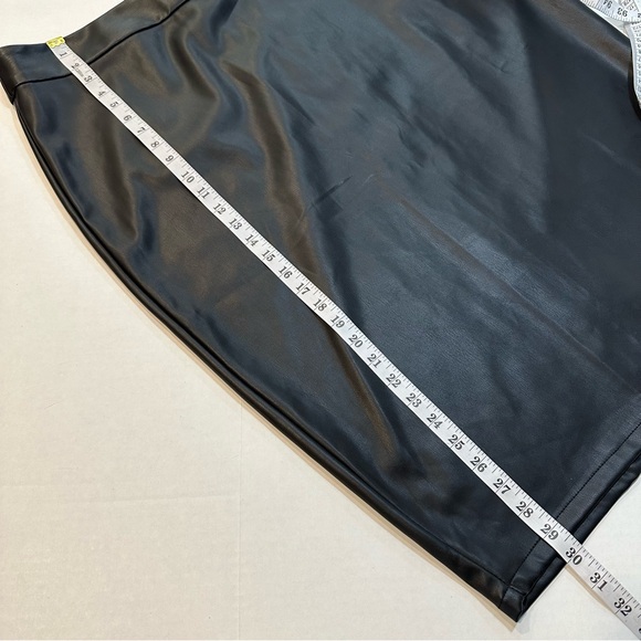 Universal Standard Sillaro Vegan Leather Skirt Black, New w/ Tags, Size 22 - Picture 15 of 15